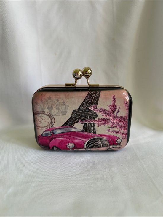 The Unbranded Brand Handbags - Vintage Paris France Bi-Fold Clutch
Purse with Chain Strap